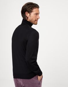 Cashmere and silk lightweight turtleneck sweater The quality of Brunello Cucinelli materials enriches the classic lines of the lightweight turtleneck sweater. Contrasting color details on the cuff edges adds a sophisticated element to the garment style that is characterized by a regular fit with a close-fitting shape. Sweater For Man, Blazer And T Shirt, Man Blazer, Blazer And Skirt, Mens Eyewear, Eyewear Womens, Boutique Online, Lightweight Sweater, Women Fragrance