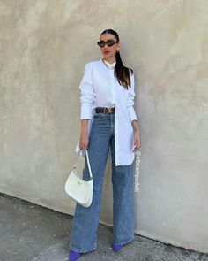 Flare Jeans Style, Dress Up Jeans, Look Casual Chic, Jeans Outfit Women, Outfit Primavera, Autumn Fits, Fashion Attire, Abayas Fashion