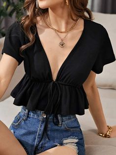 SHEIN Tops de mujeres Volante rígido Liso Bohemio | SHEIN Peplum Tops, Slim Fit Top, Cropped Tube Top, Women T Shirts, Shein Tops, Solid Tops, Workout Tops, Drawstring Waist, Women Girl