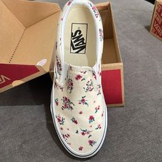 Brand New. Beautiful Floral Print Floral Vans, Vans Classic Slip, Shoes Vans, Floral Color, Vans Classic Slip On, Vans Classic, Womens Vans, Ditsy Floral, Vans Shoes