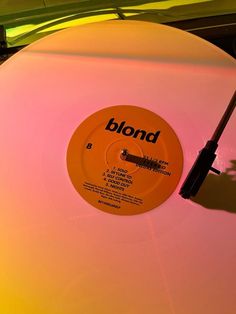 an orange and pink record with the word blond on it