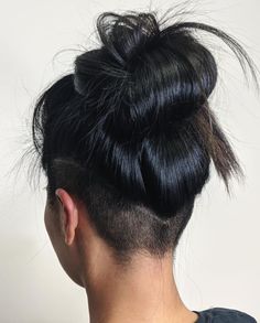 Undercut Styles, Nape Undercut, Shaved Undercut, Undercut Women, Hair To One Side, Edgy Hair