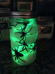 Creepy spider jar - fill a jar with cotton wool , glow stick and plastic spiders to recreate this idea. Halloween Mason Jar Crafts, Fundraiser Decorations, Cheap Easy Halloween Decorations, Glow Stick Jars, Store Halloween Decorations, Spider Eggs, Easy Outdoor Halloween Decorations, Halloween Vase, Dollar Tree Halloween Decor