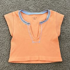 Urban Outfitters Out From Under Orange Go For Gold Seamless Cropped Top Size M/L. Brand New Never Worn. Preppy Tops, Preppy Inspiration, Beachy Outfits, Preppy Summer Outfits, Outfit Inspo Summer, Cute Preppy Outfits, Preppy Outfit, Cute Comfy Outfits, Cute Everyday Outfits