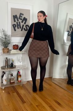 2x Outfit Ideas, Midsize Bday Outfits, Parisian Chic Style Plus Size, Casual Elegant Outfits Plus Size, Fall Fit Plus Size, Stockings With Skirt Outfit, Ootd Mid Size, Thick Body Fall Outfits, Plus Size Fall Fashion Aesthetic