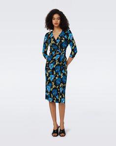 The Borris dress is cut from a wool-blend jersey, giving it a warm and stretchy feel. Designed with three-quarter sleeves, a midi length, and a knot detail along the waist, it's the perfect throw-on-and-go piece for cooler days.Eloisa is 5 Foot and 8 Inches and wearing a size XS. Wrap Dress Dvf, Midi Wrap Dress, Floral Print Midi Dress, Print Midi Dress, Wrap Dress Floral, Mini Wrap Dress, Dark Teal, Maxi Wrap Dress, Hendrix