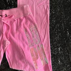 VS PINK "Love Pink" Velour Pant 💗 Size: Extra Small ⭐️ Condition 9/10 Vs Pink Leggings, Velour Pants, Womens Trousers, Pink Vs, Pink Leggings, Pink Love, Womens Sweatpants, Vs Pink, Trousers Women