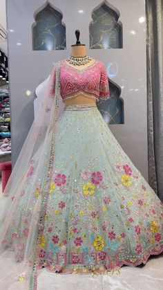 Heavy Lehenga Blouse Design, Lancha Dress For Wedding, Kalki Lehenga Designs, New Wedding Lehenga Designs, Ghagra For Wedding, Heavy Lehenga Designs For Wedding, Lancha Lehnga, Wedding Dress For Women Indian, Gown Design For Wedding