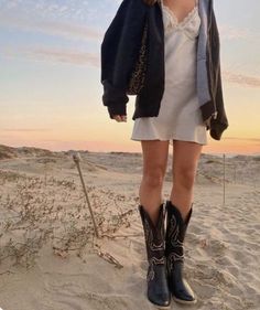 Girls Boots Outfit, Black Cowgirl Boots Outfit, Summer Boots Outfit, Slip Dress Outfit, Black Cowgirl Boots, Dresses With Cowboy Boots, Cowboy Shoes