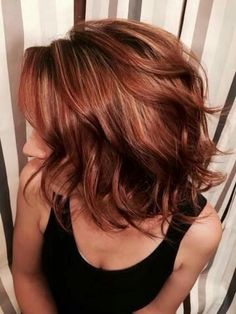 I love her hair, cut color and style! Rambut Brunette, Hair Color Auburn, Hair Color Highlights, Penteado Cabelo Curto, Auburn Hair, Hair Color And Cut, Red Hair Color, Cool Hair Color, Great Hair