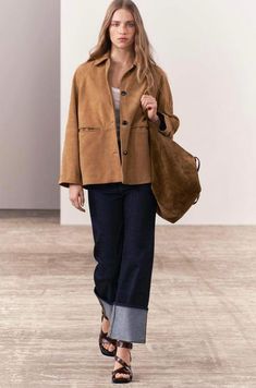 Suede Skirt Outfit Fall, Suede Skirt Outfit, Neutral Clothes, Mantel Outfit, Skirt Outfit Fall, Boots And Jeans, Fall Winter Wardrobe