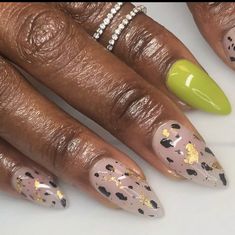 Eccentric Nails, Vibe Nails, Oval Acrylic Nails, Champagne Nails, Oval Nails Designs, Nail 2024, Sophisticated Nails, Chic Nail Designs, Golden Nails