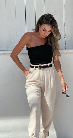 Monochrome Summer Outfit Ideas, Stile Boho Chic, Outfit Primavera, American Beauty, White Pants