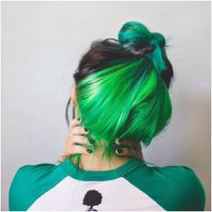 Underdye Hair, Black And Green Hair, Hidden Hair Color, Peekaboo Hair Colors, Hair Color Underneath, Peekaboo Hair, Hair Streaks, Makijaż Smokey Eye, Hair Color Highlights