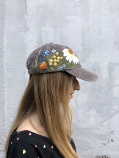 HAND EMBROIDERED WOMEN HAT WITH FLORAL DESIGN 🌿PLEASE NOTE THIS HAT IS READY TO SHIP🌿 Color: brown baseball cap; Design: hand-embroidered echinacea with wildflowers; Cap size (head circumference): 55 - 67 cm; Fabric: 100% cotton Twill, garment-washed. The quality of the embroidery and baseball hat is superior, I guarantee! ;) I really enjoyed making this, and I hope my customers will enjoy showing it off. GET 10% OFF YOUR 1ST ORDER! Get a 10% off coupon code for our Etsy shop by signing up to Spring Baseball Cap With Embroidered Logo, Spring Baseball Cap With Embroidered Logo And Short Brim, Embroidered Visor Hat, Embroidered Short Brim Baseball Cap, Brown Baseball Cap, Baseball Cap Design, Custom Embroidered Hats, Women Trucker, Colorful Hat