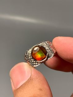 Natürlicher Splendid Feuerachat mit Grünen Bränden in Silberring mit schöner schwerer Arbeit („Einzigartiger & eigensinniger Designring für Leute, die gerne auffallen „) Erstaunliche schwere Handarbeit Beschreibung: 💎 Name: Natürlicher Achat 💎Gewicht: 4,10 Karat 💎 Herkunft : Mexiko 💍 Größe US :10.5 🔬Klarheit: Undurchsichtig 💍 Material: Handgefertigter schwerer Sterlingsilberring 💍 Mit wunderschönem schweren Kunstwerk rhodiniert Ring Gewicht: 10.99 Gramm 🧪 Behandlung: Keine 🧾 Zertifikat: Fire Agate Ring, Green Fire, Fire Agate, Quirky Design, Agate Ring, Hand Work, Art Work, Ring Designs, Silver Ring