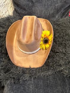 Introducing "Sunflower Fields" cowboy hat for a touch of Western charm. This brown hat features a sunflower and feather accent, perfect for any adventure. One size fits most! Hand wash only, lint brush for dusting Cowboy Hut, Country Clothes, Brown Hat, Lint Brush, Chapeau Cowboy, Brown Hats, Sunflower Fields, Country Outfits, Cowboy Hat