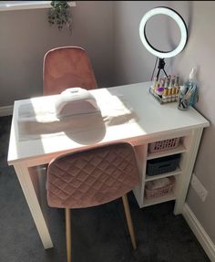 Nail Studio Ideas, Nail Desk Ideas, Home Nail Salon Ideas Small Spaces, Salon Interior Design Ideas