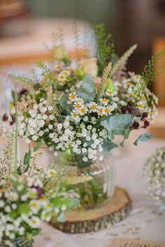 there are many flowers in the vases on the table