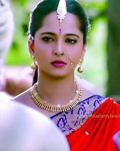 Beautiful Ravishing Edits of #Devasena #bahubali2 #Bahubali2 ❤❤❤ Pic Credits : @anushkashettyfanclub_ @sweetyshetty_fc @anushkashetty__fc #AnushkaShetty #anushkashetty #Sweety #sweety #anushka #Anushka Celebrity Wall, Anushka Shetty Saree, Swetha Menon, Indian Look, Traditional Jewellery, Ranveer Singh