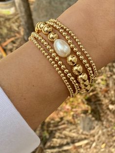 Beaded stretch bracelets. Gold beads stretchbracelets. Stacking bracelets Socal Style, Tiffany And Co Jewelry, Stacking Bracelets, Bracelets Gold, Gold Bead Bracelets, Sacral Chakra, Business Idea, Tiffany And Co, Beaded Stretch Bracelet