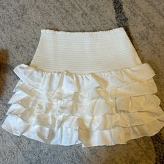 White Ruffle Mini Skirt, Never Worn!! White Ruffle Mini Skirt, Skirts White, Rose Skirt, Ruffle Mini Skirt, White Skirt, White Skirts, Mini Skirt, Womens Skirt, Color White