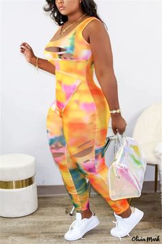 Olivia Mark - Mono sin mangas con cuello en O para mujer en atractivo diseño amarillo Tie-Dye para un look street style a la moda Collar Jumpsuit, Tie Dye Fabric, Jumpsuit Online, Yellow Ties, Tie Dye Designs, Womens Tie, Tie Dye Patterns, Sleeveless Jumpsuits, Street Style Looks