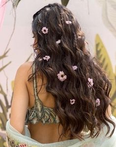 Braid Natural Hairstyles, Hairstyle On Lehenga, Haircuts For Women In 40s, Women In 40s, Alanna Panday, Reception Hairstyles, Lehenga Hairstyles, African Hair Braiding, Braids Easy