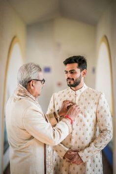 Groom Family Indian Wedding Outfits, Groom Wedding Portraits, Groom Poses Indian Wedding, Couple Marriage Photography, Groom 2023, Groom Shoot