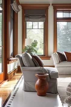 White Walls With Wood Trim: 40+ Ideas for a Timeless Interior Oak Trim White Walls, Living Room With Wood Trim, Wood Trim Living Room, Conneticut Homes, Honey Oak Trim, Transitional Interior Design Style