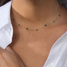 Gold Necklace Emerald, Jewelry For Dark Green Dress, Gold And Emerald Necklace, Emerald Necklace Silver, Simple Emerald Necklace, Gold And Green Necklace, Emerald Necklace Outfit, Emerald Set, Gold Necklace Choker