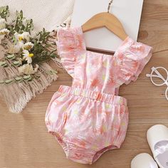 Baby Girls Flying Sleeve Floral Printed Pink Romper bulk buy baby vests - PrettyKid Luxury Baby Clothes, Pink Romper, Baby Fits, Luxury Baby, Pink Rompers, Baby Vest, Baby Care, Wholesale Clothing, Floral Printed