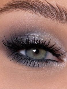 Feyre Starfall Makeup, Light Smokey Eye Makeup Blue Eyes, Blue Eyes With Pink Eyeshadow, Robert Welsh Eyeshadow, Homecoming Eyeshadow Looks, Prom Makeup For Blue Eyes Blue Dress, Grey Makeup Looks, Machiaj Smokey Eyes, Teknik Makeup