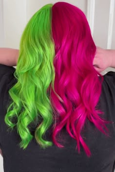 Achieve a dramatic look with a split hair color, featuring one half pink and the other half green. This bold style highlights the contrast between the two vibrant shades, creating a striking and memorable appearance. Vivid Hair Color Split Dye, Green And Pink Split Dye, Pink And Green Hair Split, Green Split Dye, C4 Hair, Split Hair Color Ideas, Hair Split Dye, Half And Half Hair Color, Split Hair Color