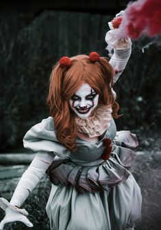 Horror Movie Inspired Costumes, Scary Female Halloween Costumes, Pennywise Costume Female, Clown Costume Outfit, Really Scary Halloween Costumes, Pennywise The Clown Costume, Pennywise Cosplay, Halloween Costumes Fashion