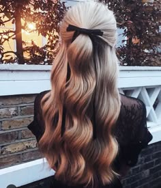 Chique Outfits, Have Inspiration, Long Blonde, Long Blonde Hair, Hair Envy, Elegant Hairstyles, Vintage Glamour, Hair Waves, Hair Dos