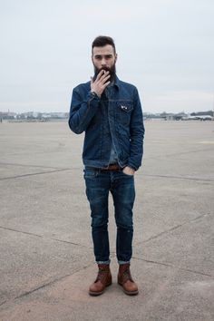 Grey Denim Shirt, Masculine Outfits, Dark Brown Leather Boots, Chaleco Casual, Navy Denim Jacket, Mode Shoes, Blue Denim Shirt, Denim Shirt Men