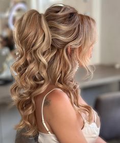 Ponytail Curls, Wedding Updo Hairstyles, Bridal Hair Half Up Half Down, Hair Down Styles, Bridal Hair Half Up, Very Easy Hairstyles, Low Ponytail Hairstyles, Side Swept Hairstyles, Half Ponytail