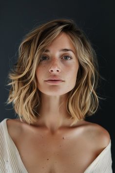 A tousled honey blonde long bob (lob) with subtle layers for movement, embodying a casual, beachy feel that’s effortlessly chic and laid-back. Alison Roman Hair, Long Bob Honey Blonde, Beachy Long Bob, Amanda Summer House Hair, Beachy Blonde Bob, Beachy Lob Haircut, Shoulder Length Hair Blonde Layers, Blonde To Brown Transition, Low Maintenance Medium Haircut Wavy Hair