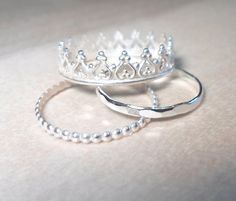 I want this!! [Princess Crown Ring Set-Crown ring Stacking Set-Sterling silver princess ring stacking rings-Crown stacking ring set-Bridesmaid gifts] Crown Ring Princess, Silver Crown Ring, Wedding Ring For Him, Cool Wedding Rings, Crown Ring, Cute Rings, Pretty Jewellery, Morganite