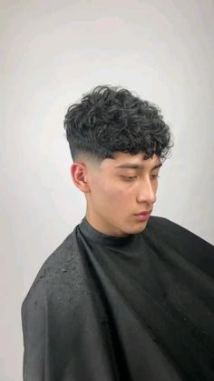 Peach Curler Perm Men, Cold Perm Haircut Men, Ringlet Perm Men, Messy Hair Tutorial Boy, Curly Skin Fade, Messy Perm, Curly Fringe Men, Permed Mullet