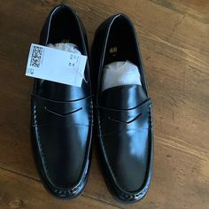 H & M Men’s Dress Shoe Loafers. Black Faux Leather. New With Tags, Never Worn. Received As A Gift And Do Not Want. Size 10 Mens. Casual Business Loafers For Winter, Fitted Loafers For Business In Spring, Fitted Loafers For Spring Workwear, Loafer Shoes For Men, H&m Boots, Mens Black Dress Shoes, H&m Men, H&m Shoes, Velvet Loafers