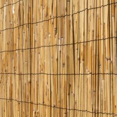 a bamboo fence is shown with no poles