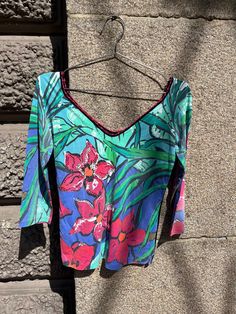 Colorful top with flower prints and sparkling beads. Embroidered v-neckline and three quarter sleeves.    Size: No size tag estimated size S-M. Stretchy fit Material: 89% nylon, 11% spandex  Condition: The top is in a great preowned condition, no remarks 9/10 Important information: All orders are shipped within 2-8 business days of purchase with Tracking. A notification email will be sent with tracking when the order has shipped. Once an item has been shipped, Juno Juno is not responsible for pa Floral Print Half Sleeve Blouse For Beach, Half Sleeve Floral Print Blouse For Beach, Half Sleeve Blouse With Floral Print For Beach, Vacation Floral Print Half Sleeve Tops, Floral Print Half Sleeve Tops For Vacation, Half Sleeve Floral Print Tops For Vacation, Stretch Floral Print V-neck Blouse, Floral Print Beach Blouse With 3/4 Sleeves, Summer Floral Print Tops With 3/4 Sleeves