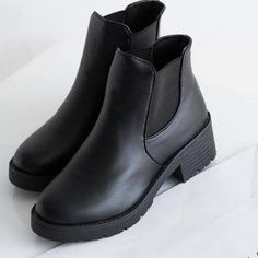 Short Ankle Boots, Heeled Chelsea Boots, Winter Heels, Boots Zipper, Winter Ankle Boots, Girly Shoes, Leather Boots Women, Best Sneakers, Dream Shoes