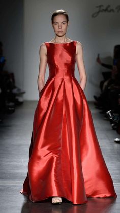 Taffeta Gown, Red Gowns, John Paul, Fashion Poses, Ball Dresses, Fashion Details, Ball Gown, New York Fashion, Paris Fashion