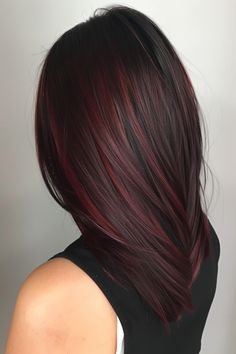 Straight Hair Red Highlights, Fall Color Ideas For Brunettes, Dark Hair Color Ideas For Straight Hair, Dark Brown With Red Balayage, Brunette Hair Red Undertone, Brunette Hair Color With Red Highlights, Red Streaks In Brown Hair, Brunette Hair With Red, Wine Red Highlights