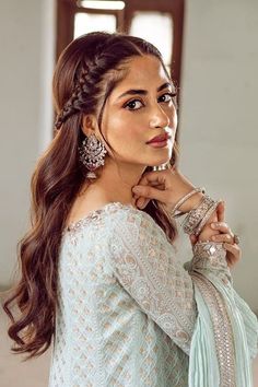 Hairstyle For Lehenga, Eid Hairstyles, Pakistani Wedding Hairstyles, Lehenga Hairstyles, Victory Rolls, Pin Up Vintage, Indian Wedding Hairstyles