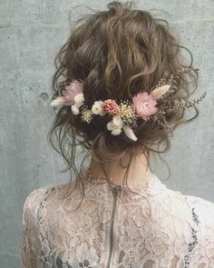 Winter Wedding Hair, Wavy Wedding Hair, Fall Wedding Hairstyles, Flowers In Her Hair, Boho Wedding Hair, Babies Breath, Wedding Hair Inspiration, Wedding Hair Flowers, Bridal Hair Vine