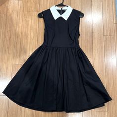 Black Collared Dress From Hot Topic With A Tie String Waist And Zip Closure Down Center Of Back. A-Line Style With A Cinched Waist And Full Skirt. Length Hits Right Above Knee (I’m 5’4 For Reference) Size Medium. Dress Has Been Washed But Never Worn. Black Collared Dress, Hot Topic Dresses, Collared Dress, Medium Dress, Dress With Tie, Cinched Waist, Collar Dress, Full Skirt, Above Knee